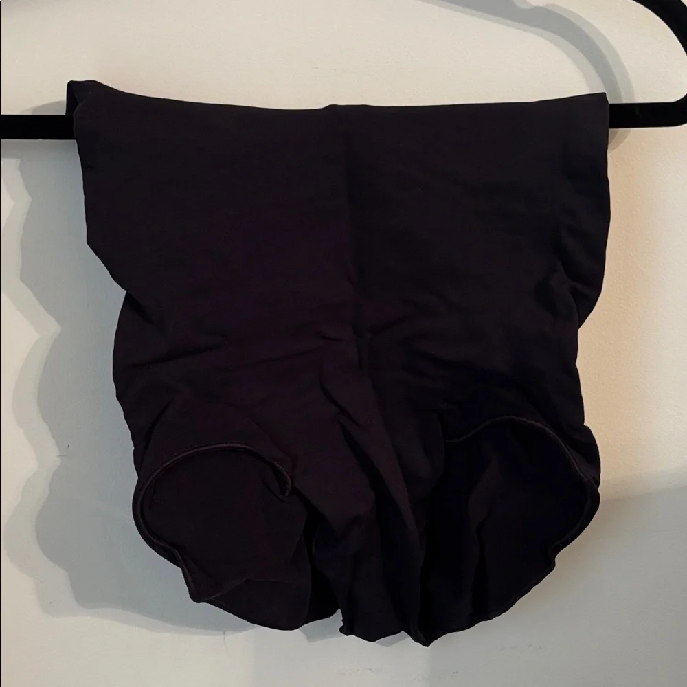 SKIMS Sculpting High Waist Brief in Onyx - Picture 4 of 4